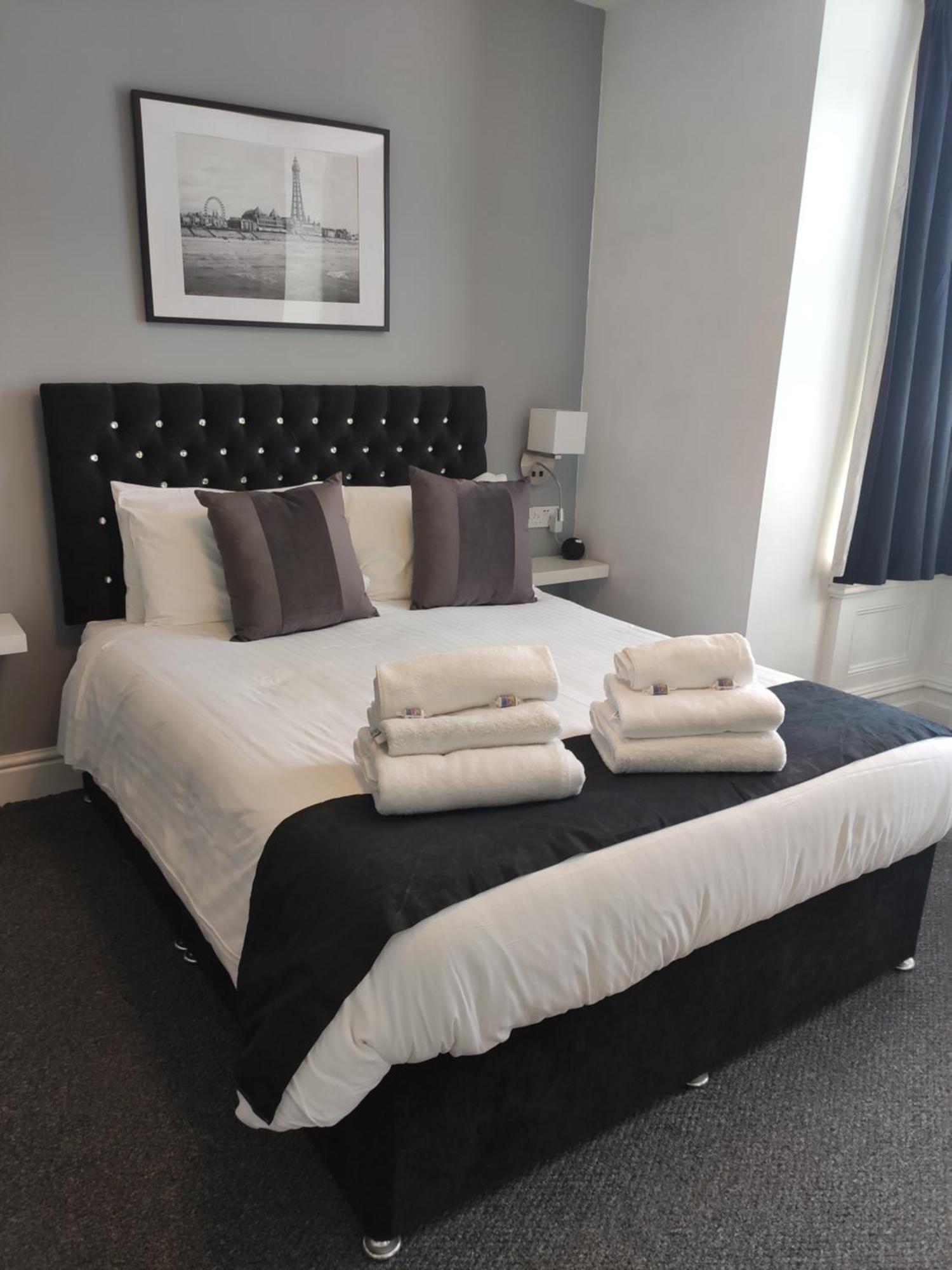 Q - Accommodation Блекпул Екстериор снимка