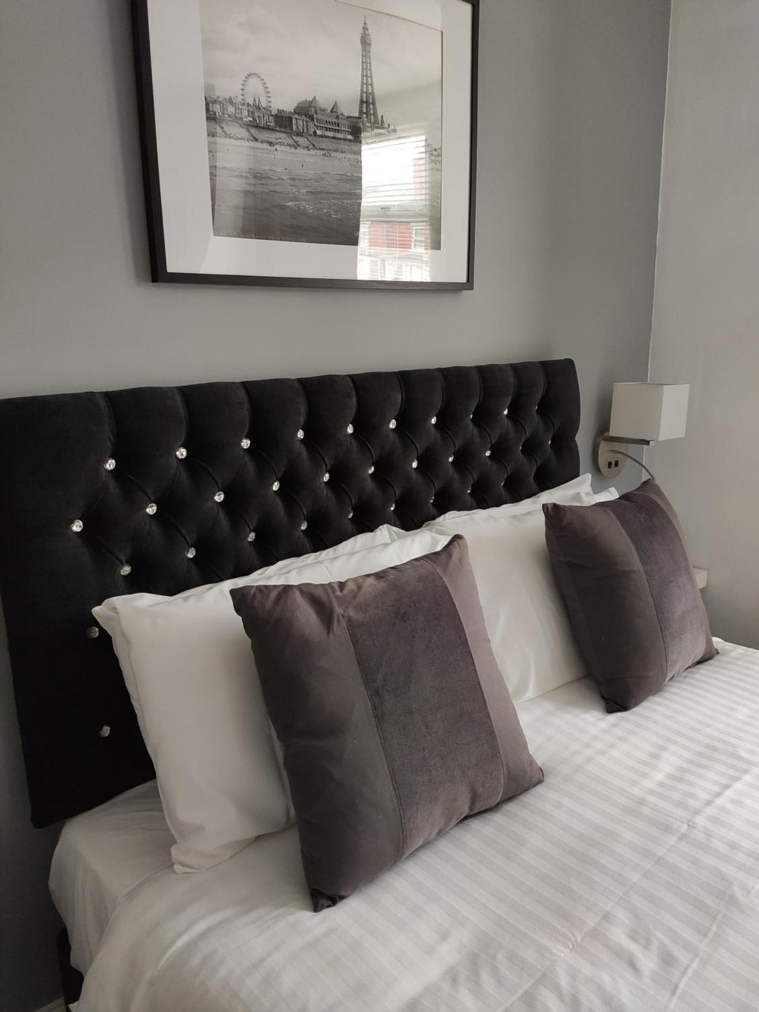 Q - Accommodation Блекпул Екстериор снимка