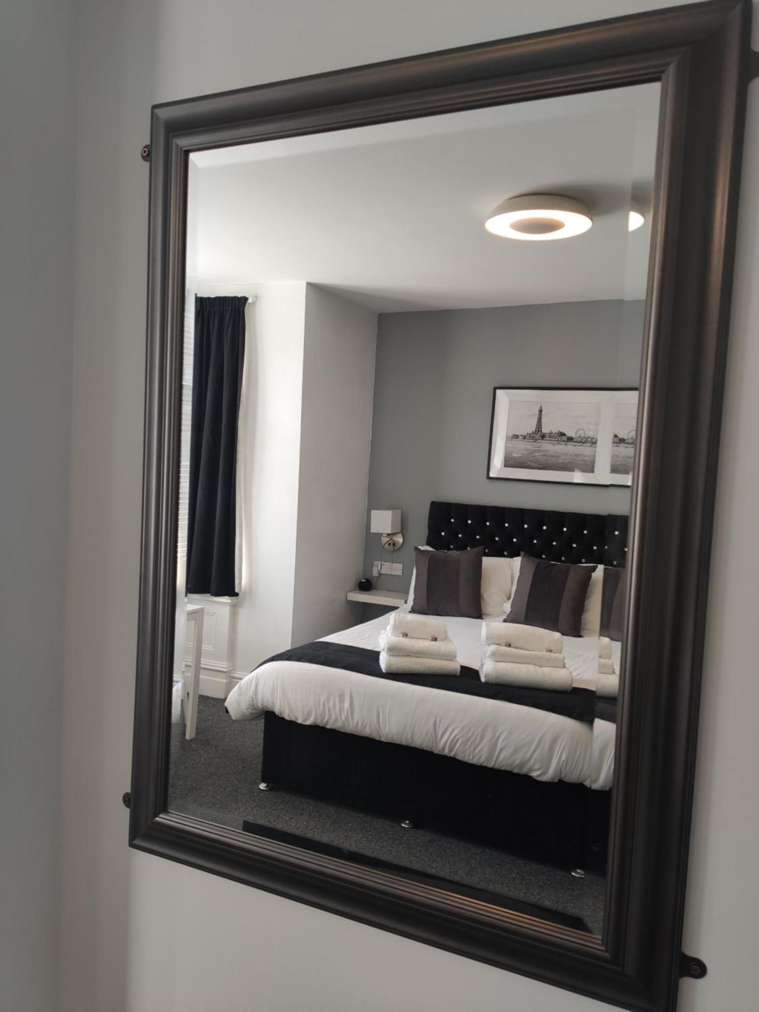 Q - Accommodation Блекпул Екстериор снимка