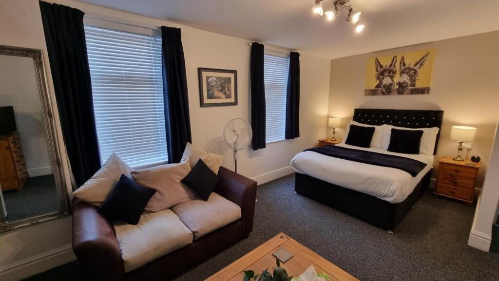 Q - Accommodation Блекпул Екстериор снимка