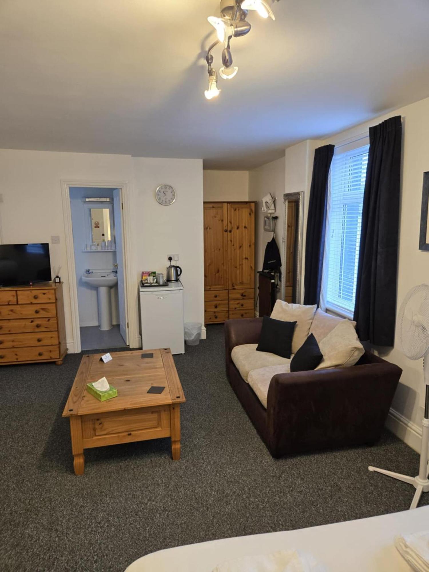 Q - Accommodation Блекпул Екстериор снимка