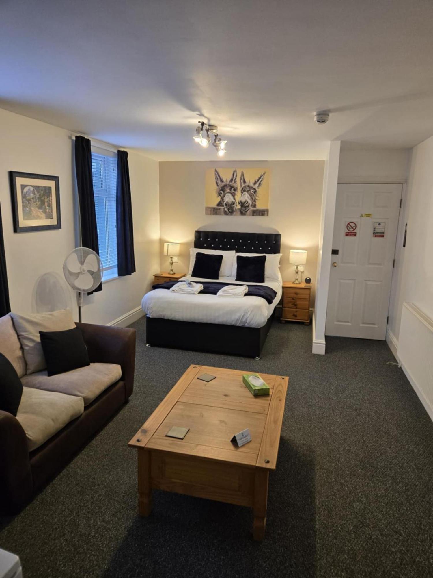 Q - Accommodation Блекпул Екстериор снимка